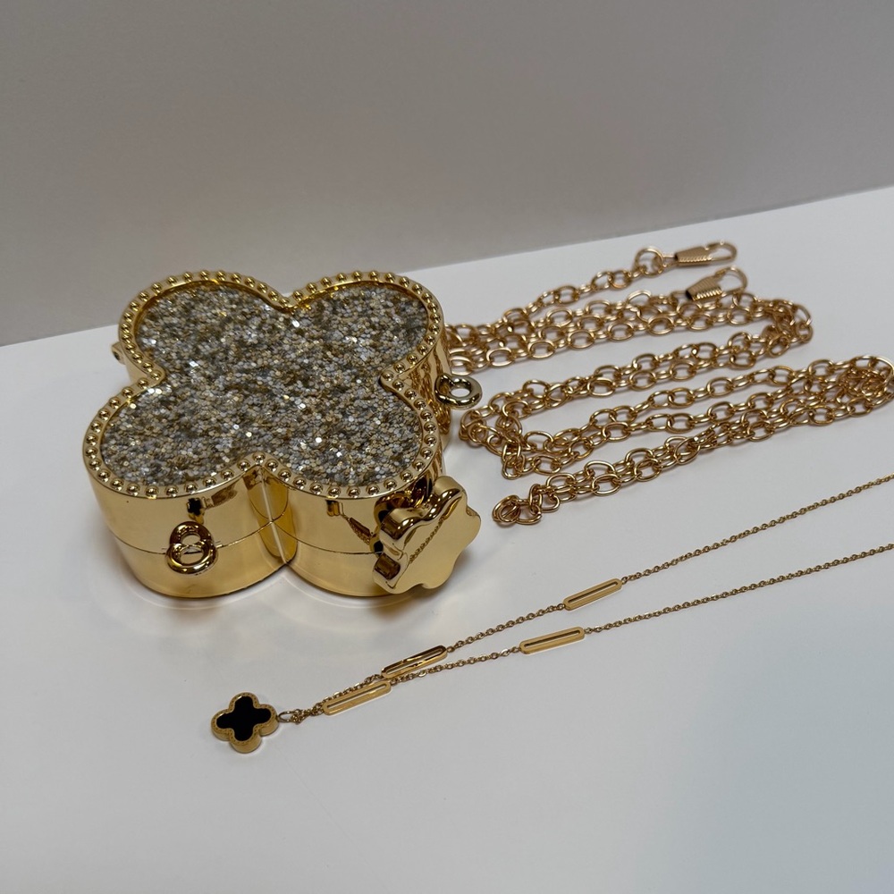 Mini Clover Bag and Necklace NWOT - Picture 7 of 14